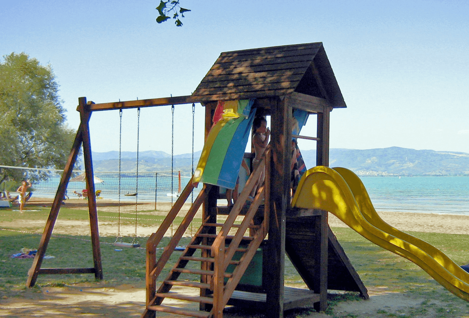 speeltuin bij camping listro