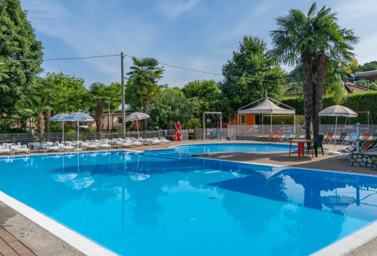 Zwembad bij camping okay