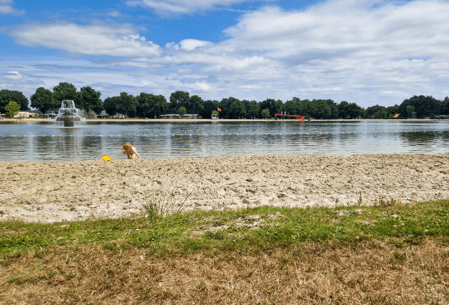 Vakantiepark de Bergen strandje