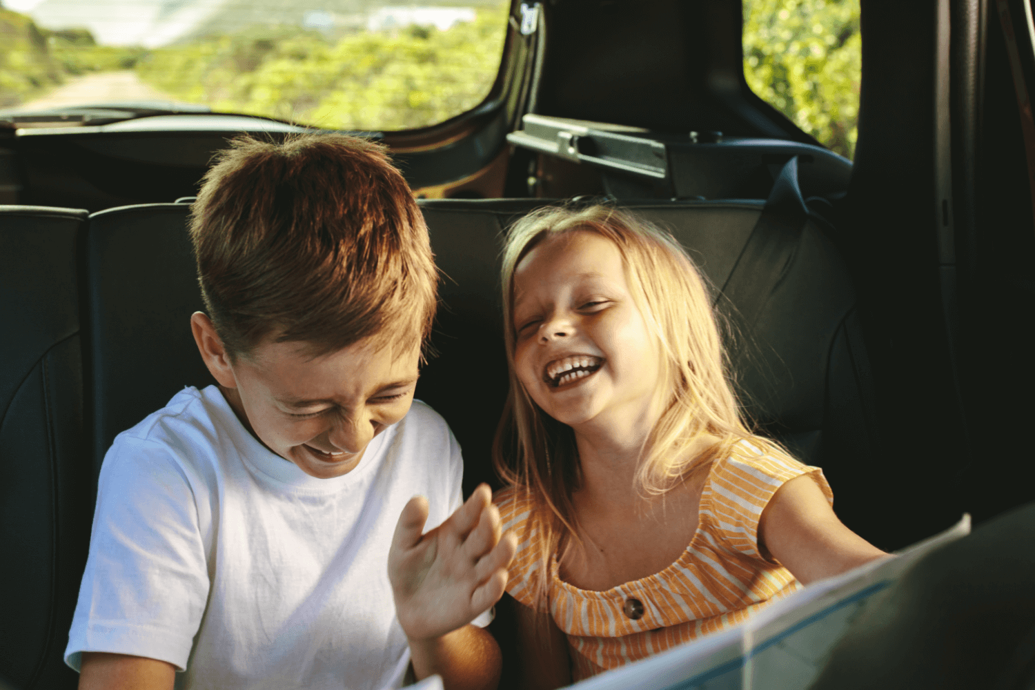 Reizen-met-kinderen-tips om-je-kinderen-te-vermaken-tijdens-lange-reizen