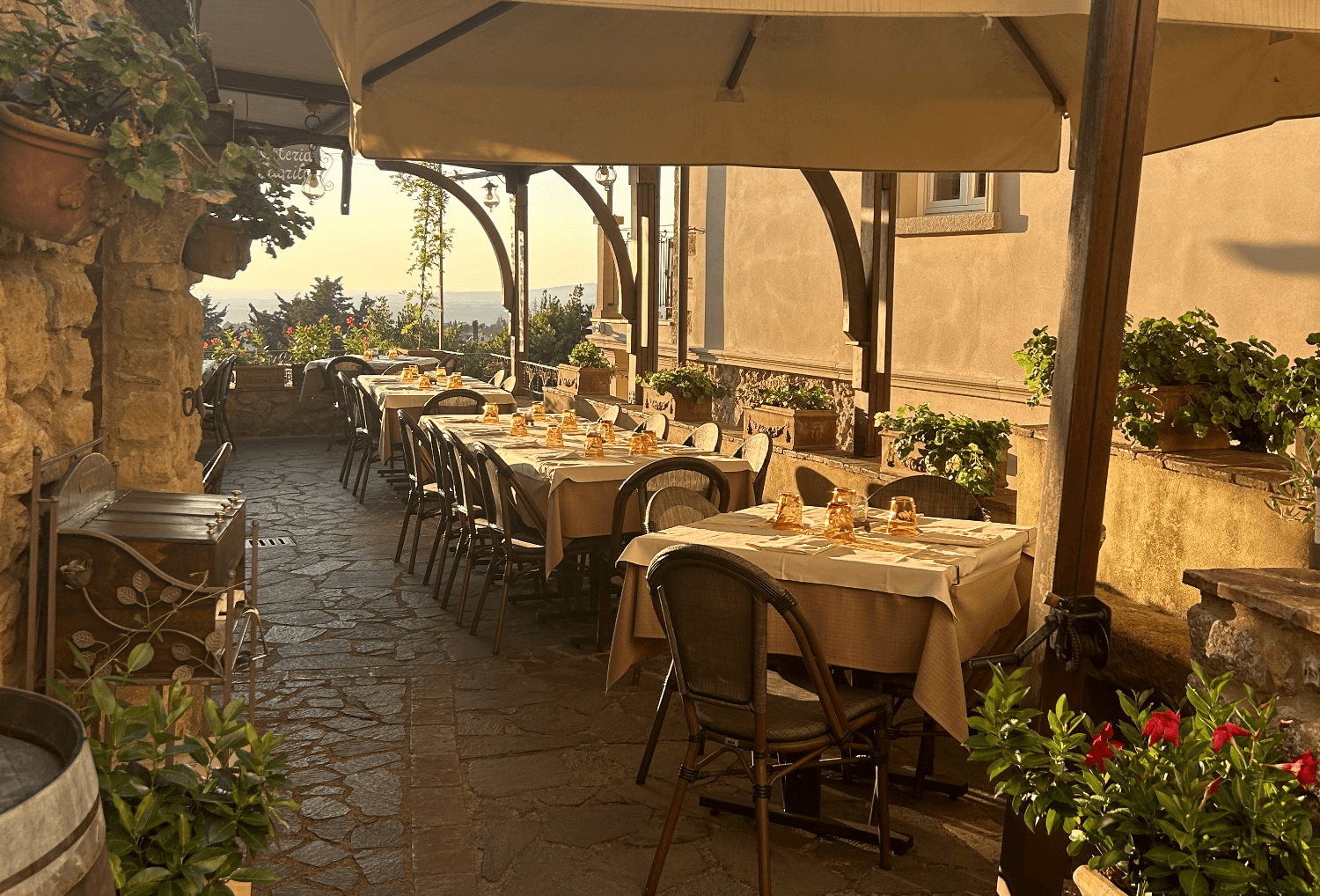 Restaurants-guardistallo-L’osteria-del-Pinzagzilli