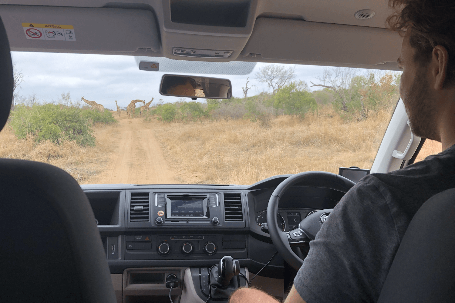 Zuid-Afrika-met-kinderen–safari-thornybush-game-reserver-giraffe-onderweg