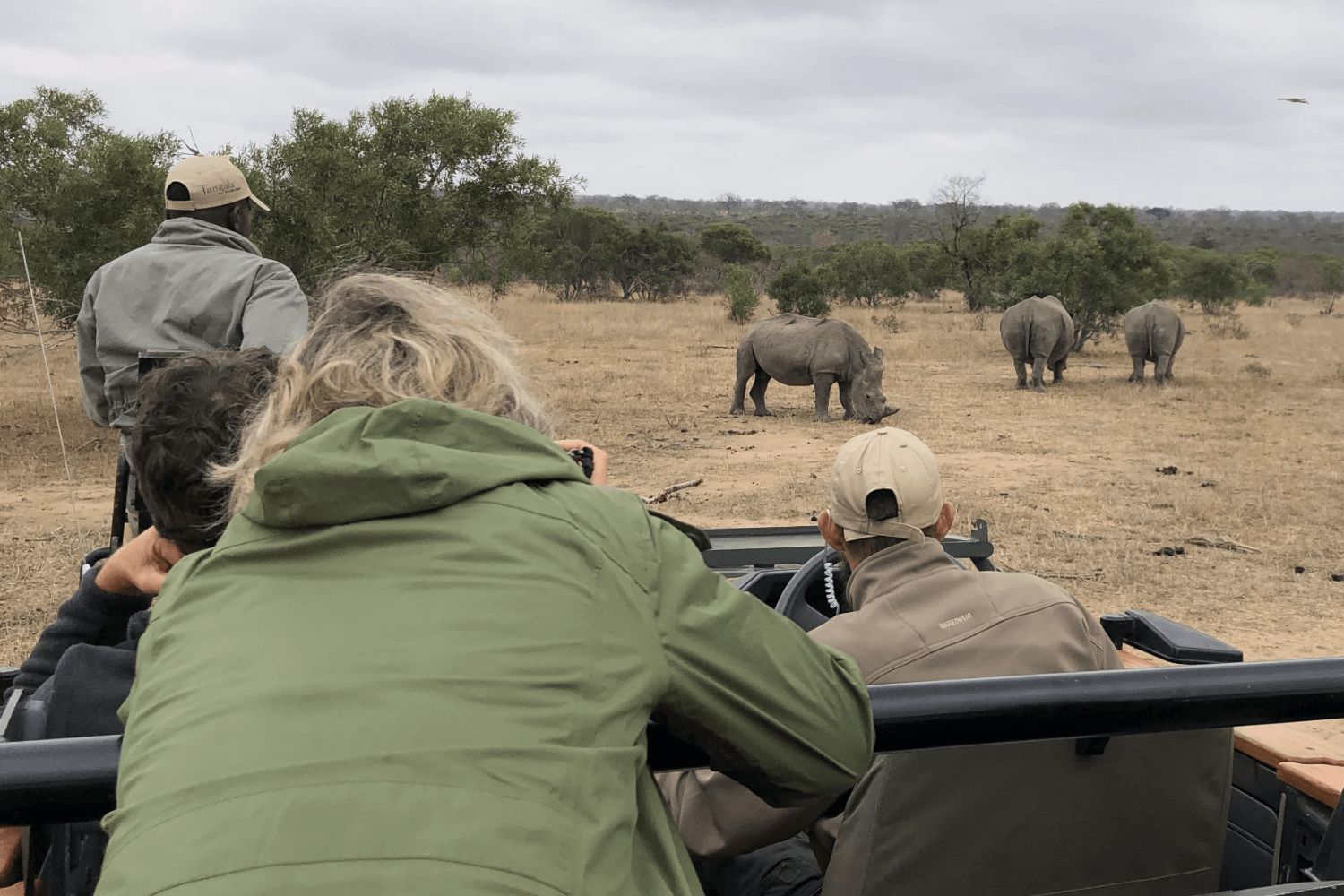 Zuid-Afrika-met-kinderen–safari-thornybush-game-reserver-neushoorns