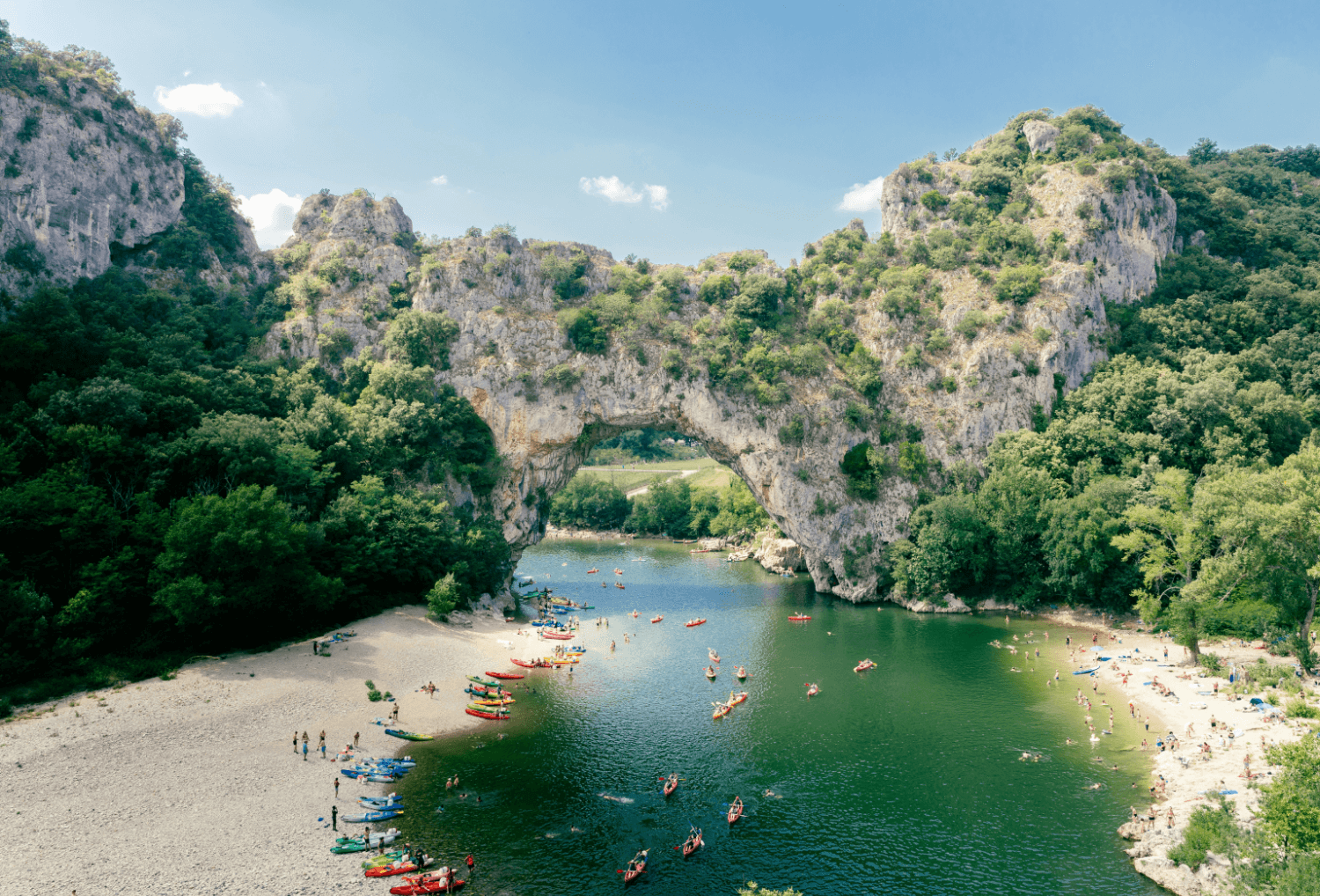 Uitzicht over de rivier in de Ardèche