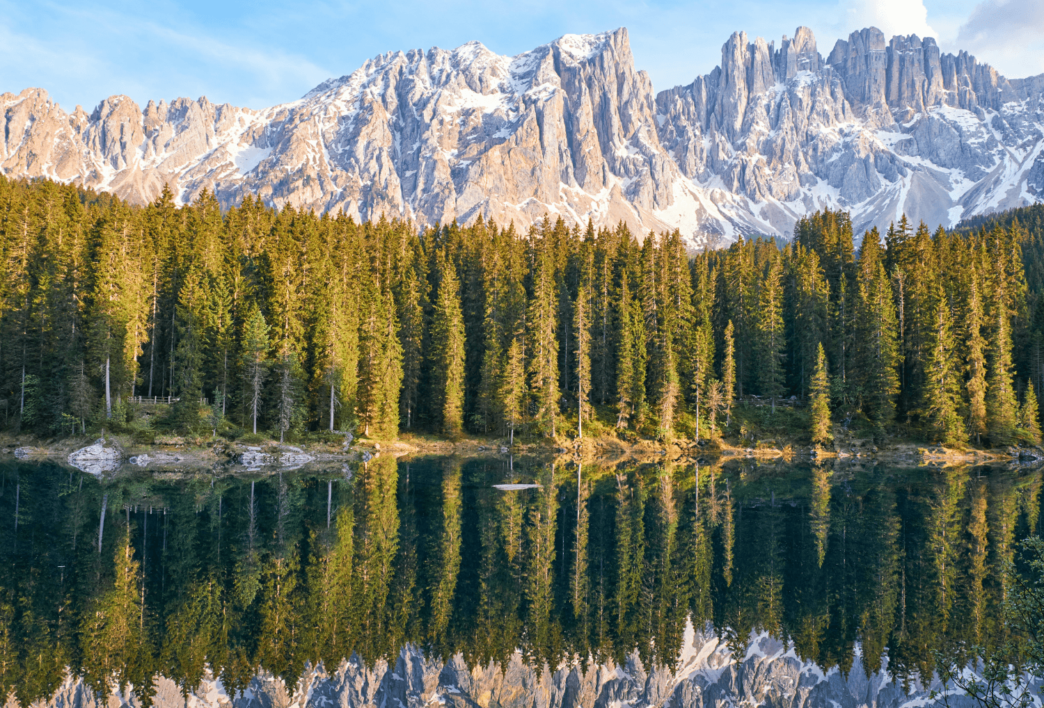 Uitzicht over bergen van de Dolomieten