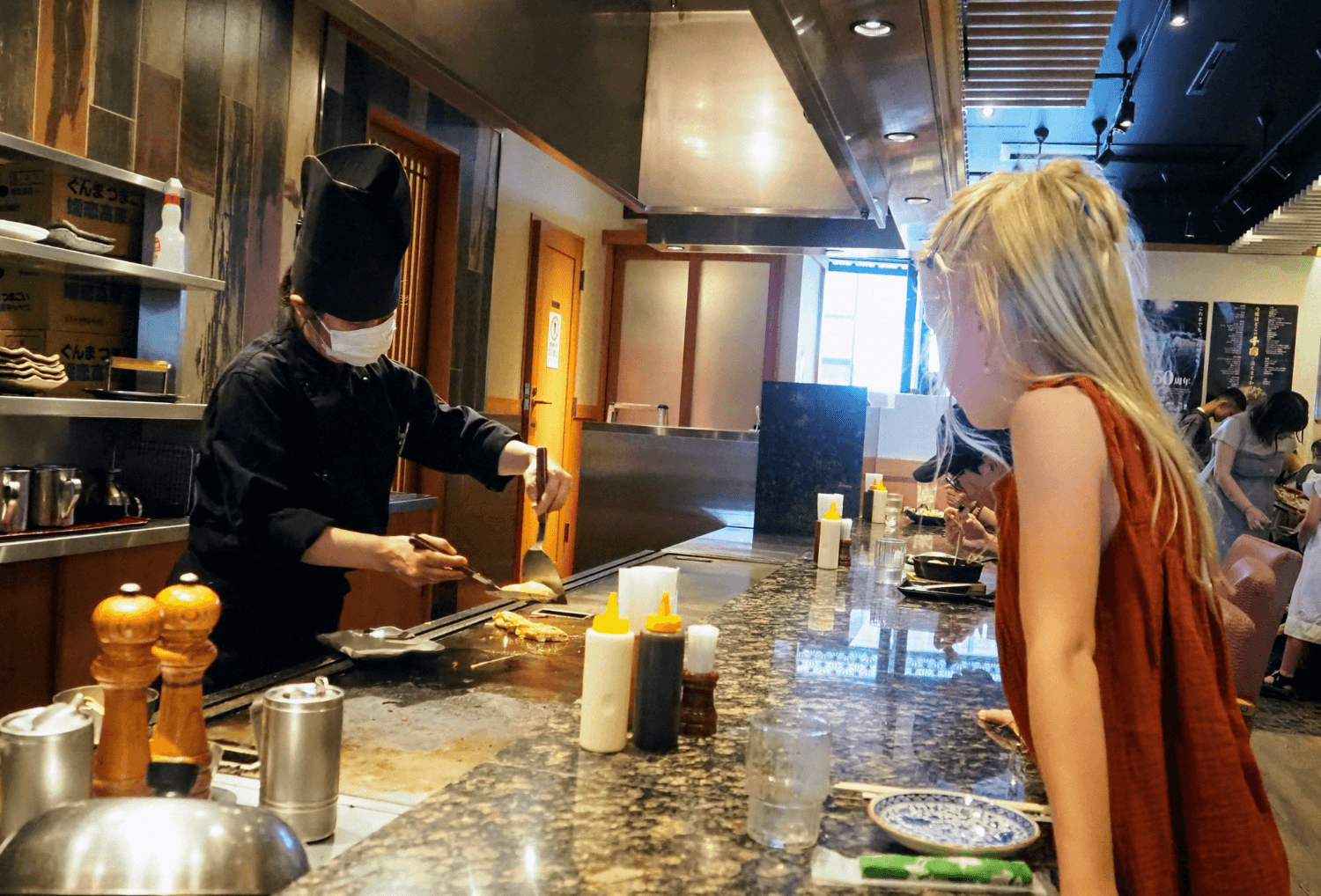 Een kindvriendelijk restaurant bezoeken in Osaka